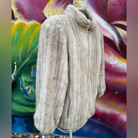Vintage Faux Fur Coat with Unique Sleeves & Banded Collar - Medium - Picture 4 of 9
